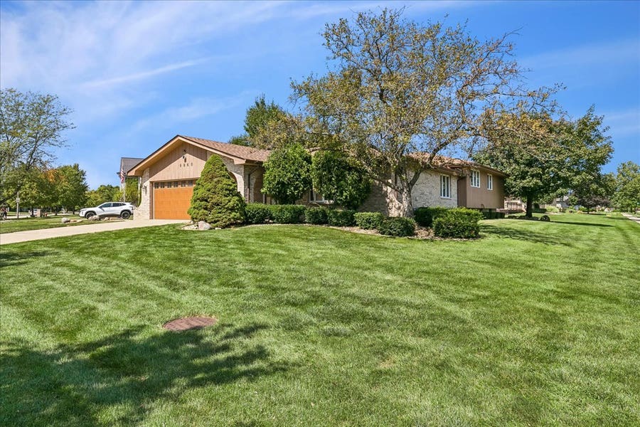 Property photo for 9860 Cambridge Drive, Mokena, IL