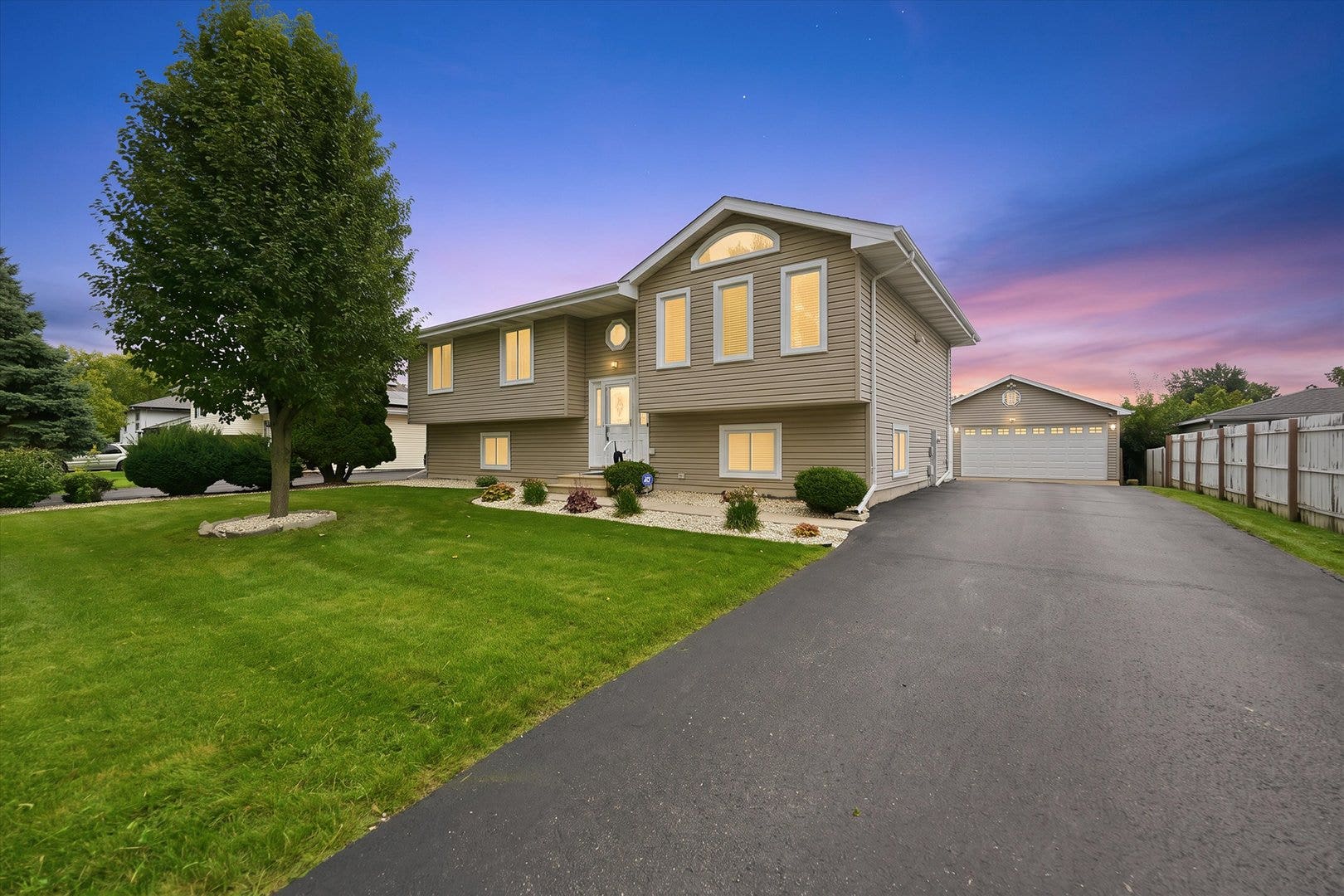2902 Streitz Drive, Joliet, IL 60435 2902 Streitz Drive, Joliet, IL 60435