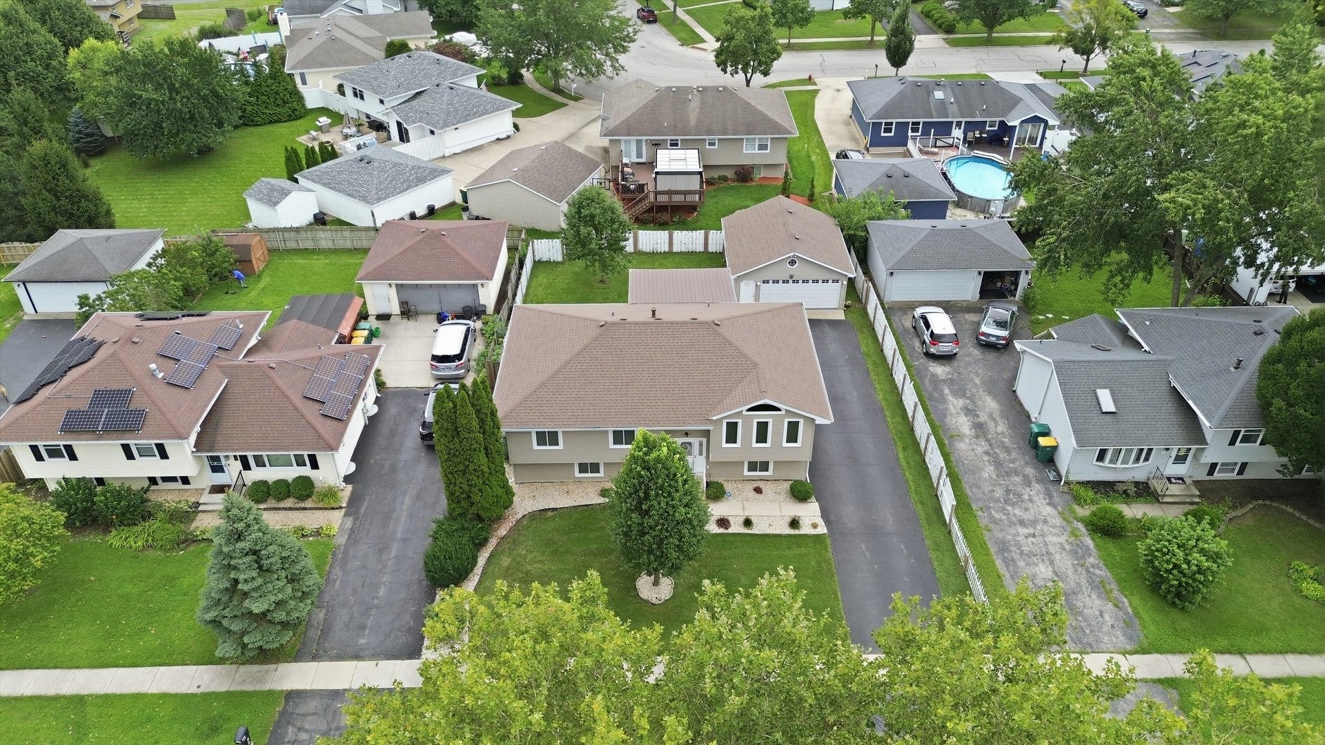 2902 Streitz Drive, Joliet, IL 60435 2902 Streitz Drive, Joliet, IL 60435