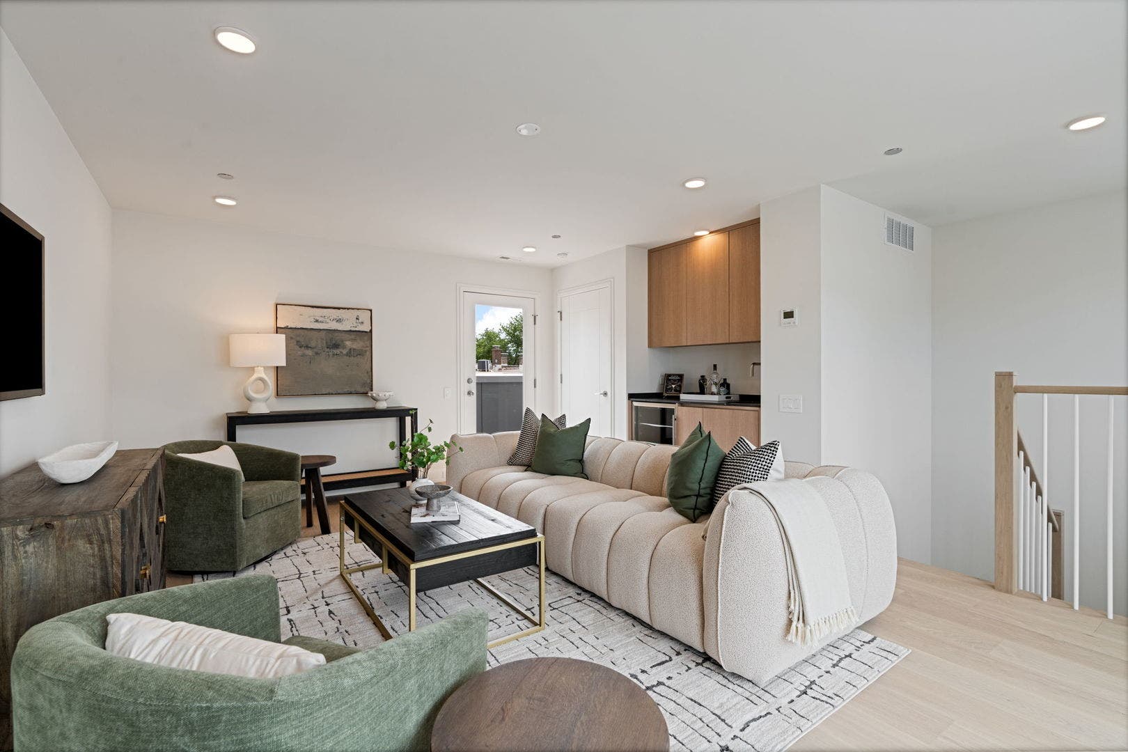 2333 N Cambridge Avenue, #F, Chicago, IL 60614 2333 N Cambridge Avenue, #F, Chicago, IL 60614