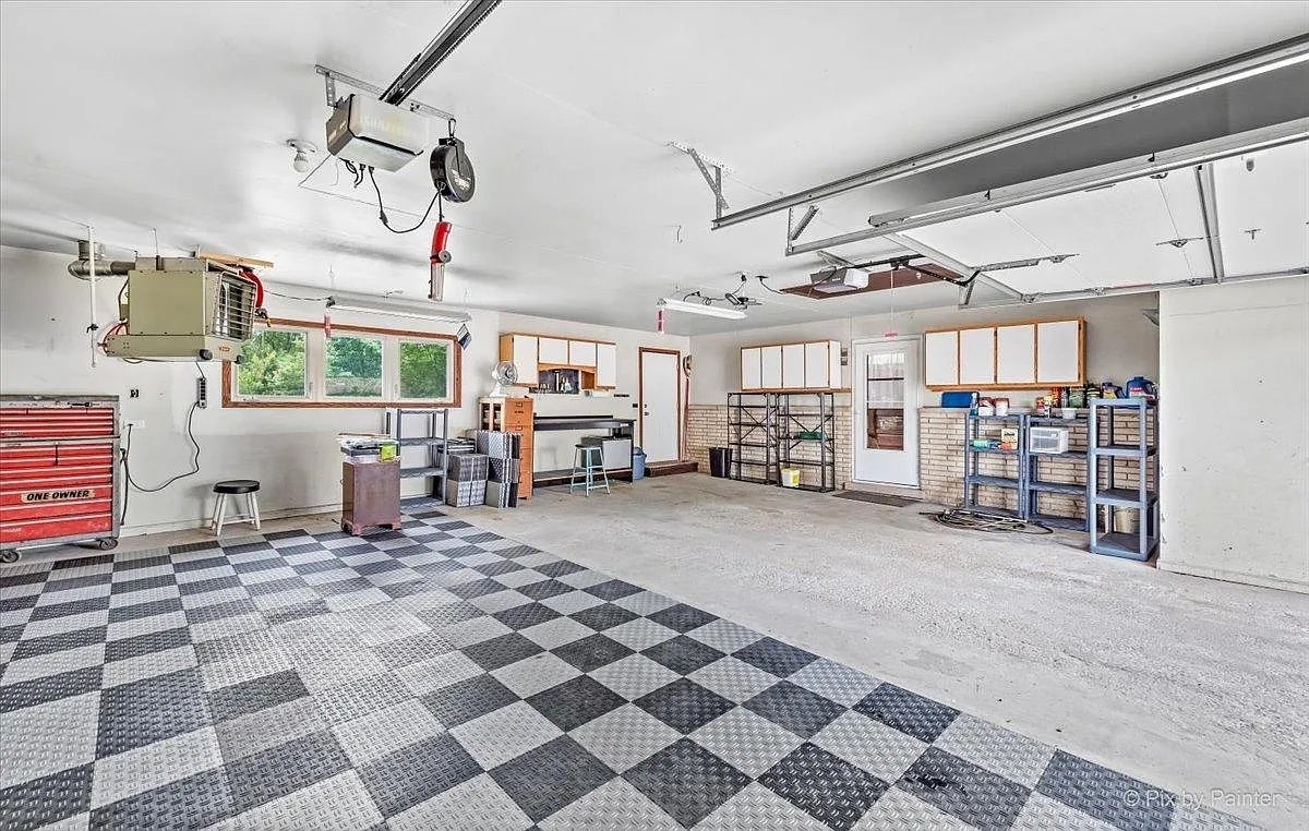 Heated 2-Car Garage