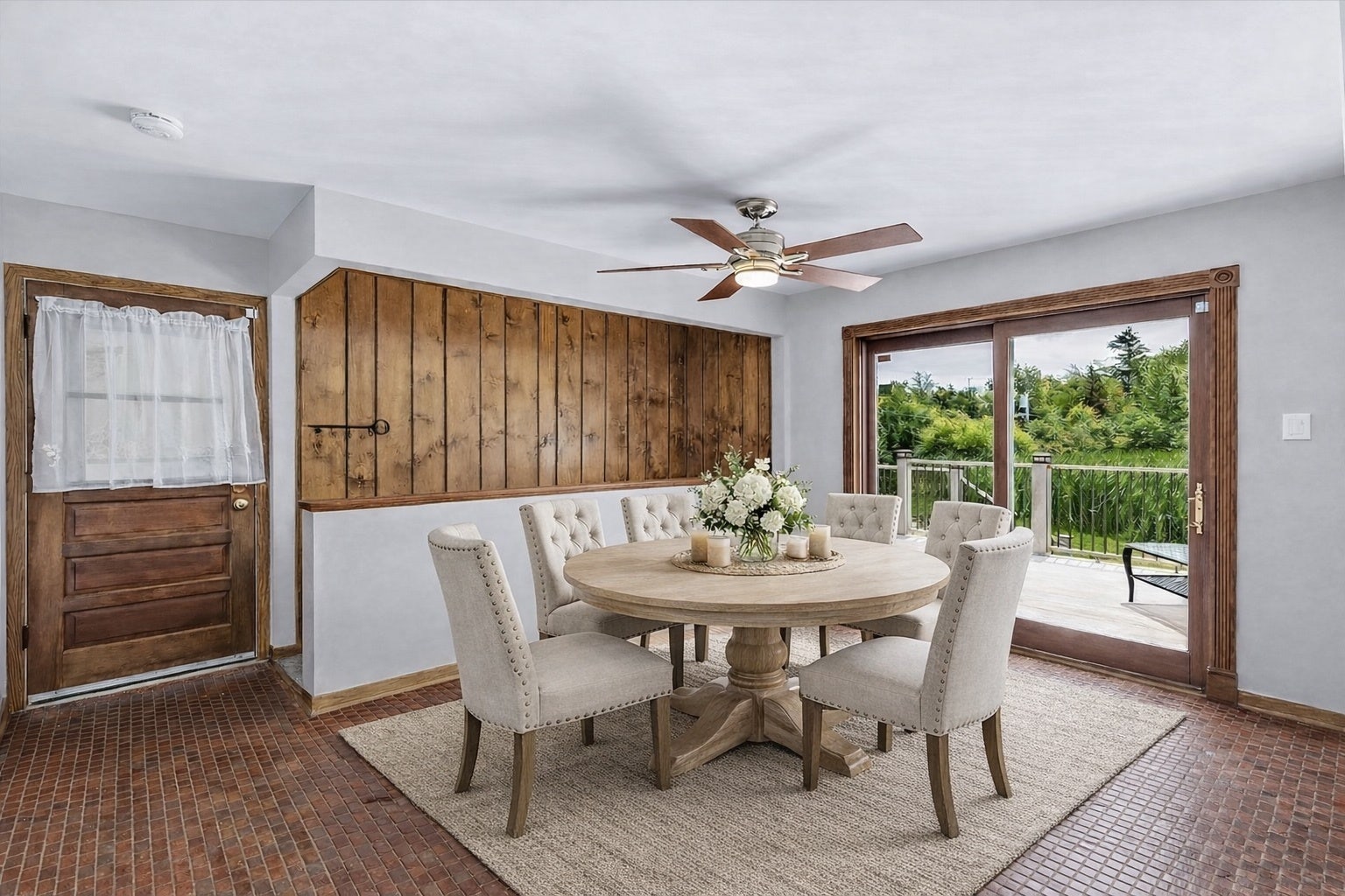 Kitchen Dining Area
