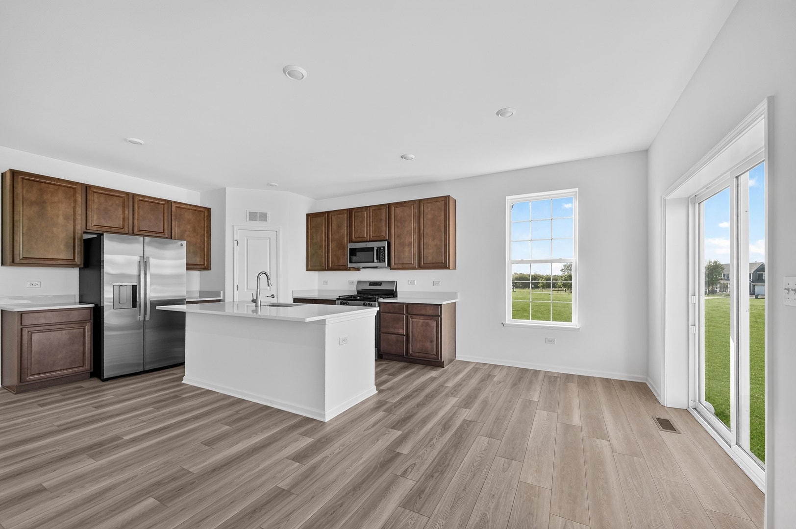 565 Arye Drive, Elgin, IL 60124 565 Arye Drive, Elgin, IL 60124