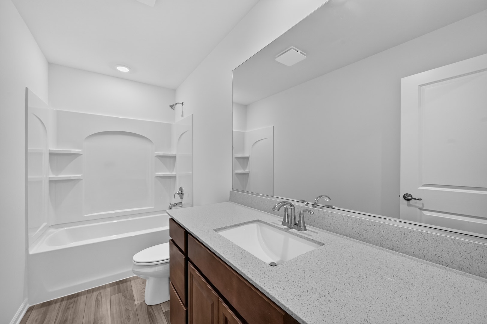 565 Arye Drive, Elgin, IL 60124 565 Arye Drive, Elgin, IL 60124