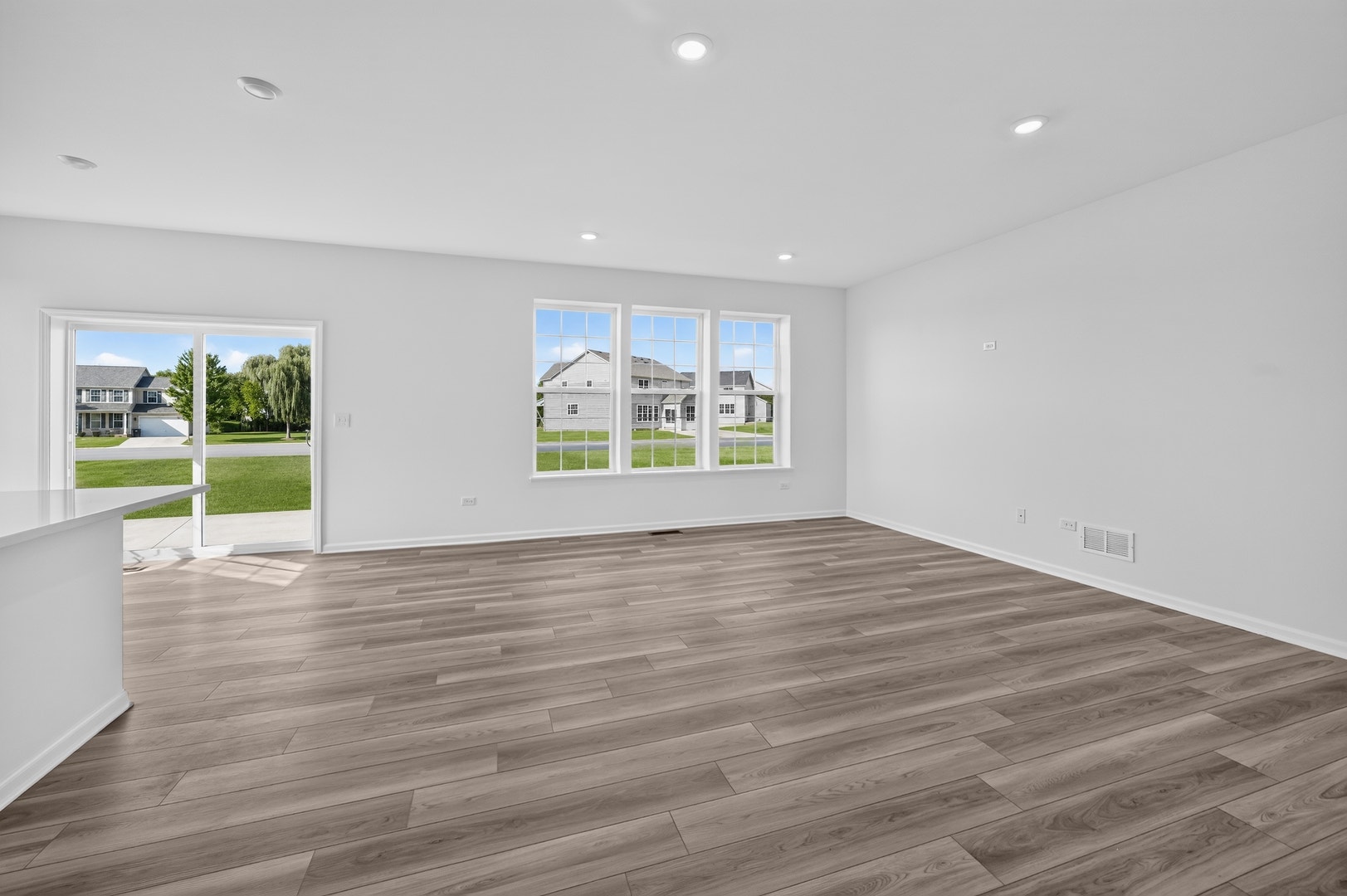 565 Arye Drive, Elgin, IL 60124 565 Arye Drive, Elgin, IL 60124