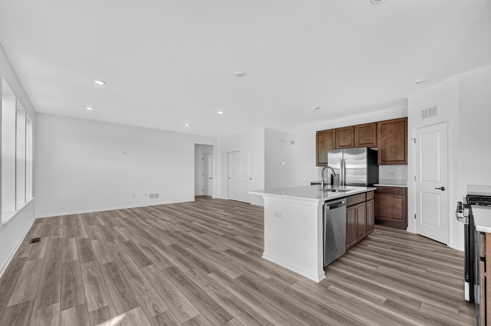 565 Arye Drive, Elgin, IL 60124 565 Arye Drive, Elgin, IL 60124