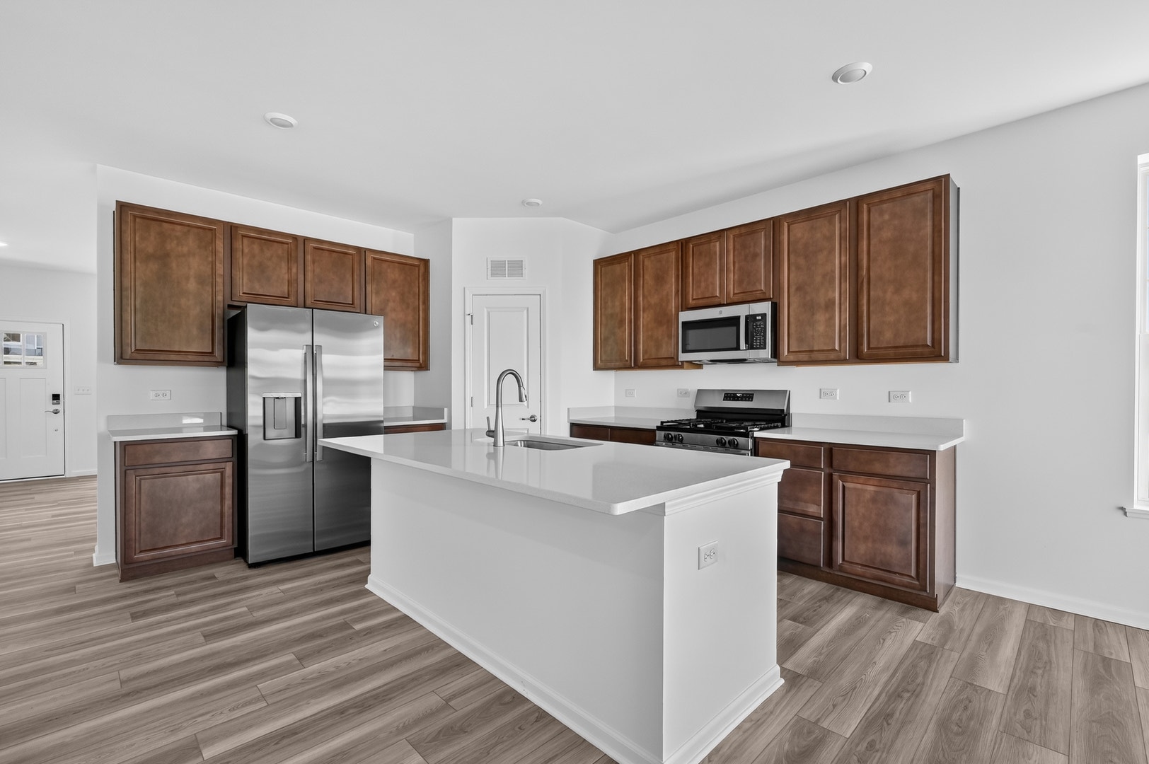 565 Arye Drive, Elgin, IL 60124 565 Arye Drive, Elgin, IL 60124