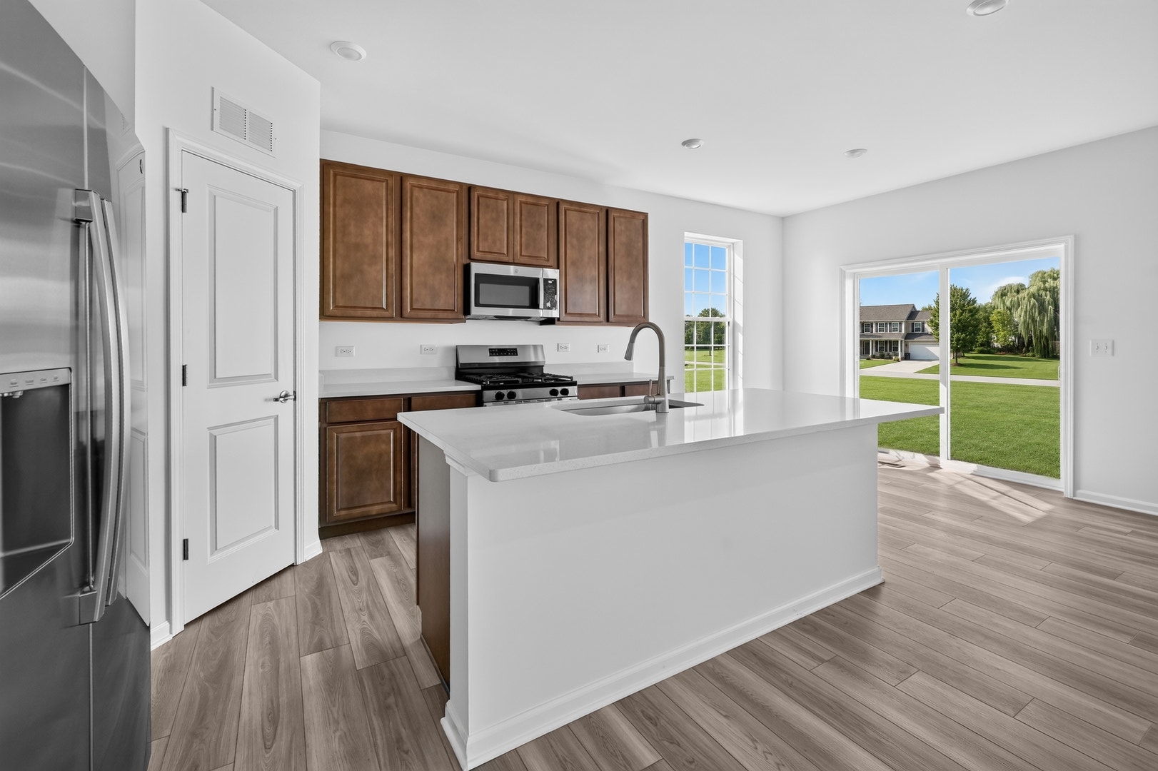 565 Arye Drive, Elgin, IL 60124 565 Arye Drive, Elgin, IL 60124