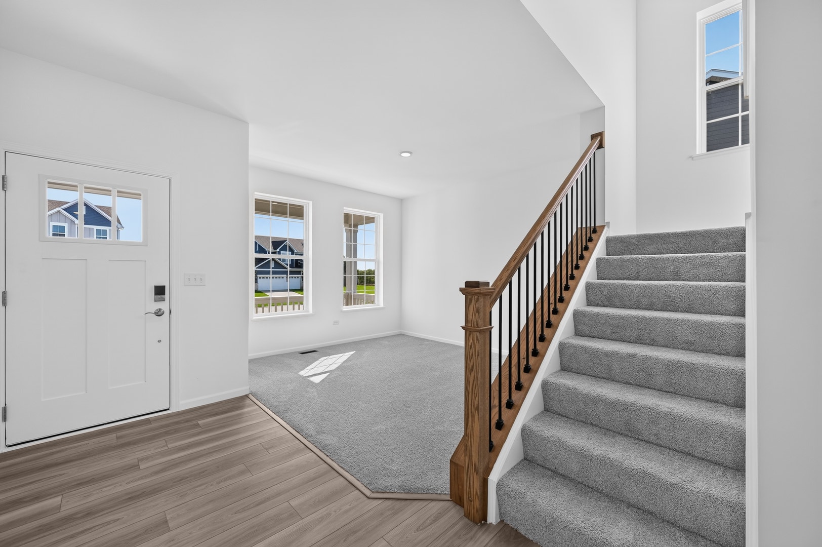 565 Arye Drive, Elgin, IL 60124 565 Arye Drive, Elgin, IL 60124