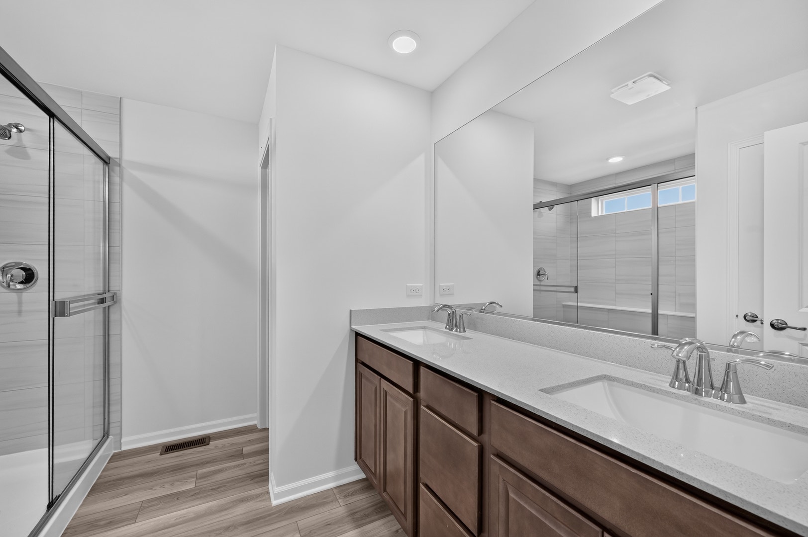 565 Arye Drive, Elgin, IL 60124 565 Arye Drive, Elgin, IL 60124