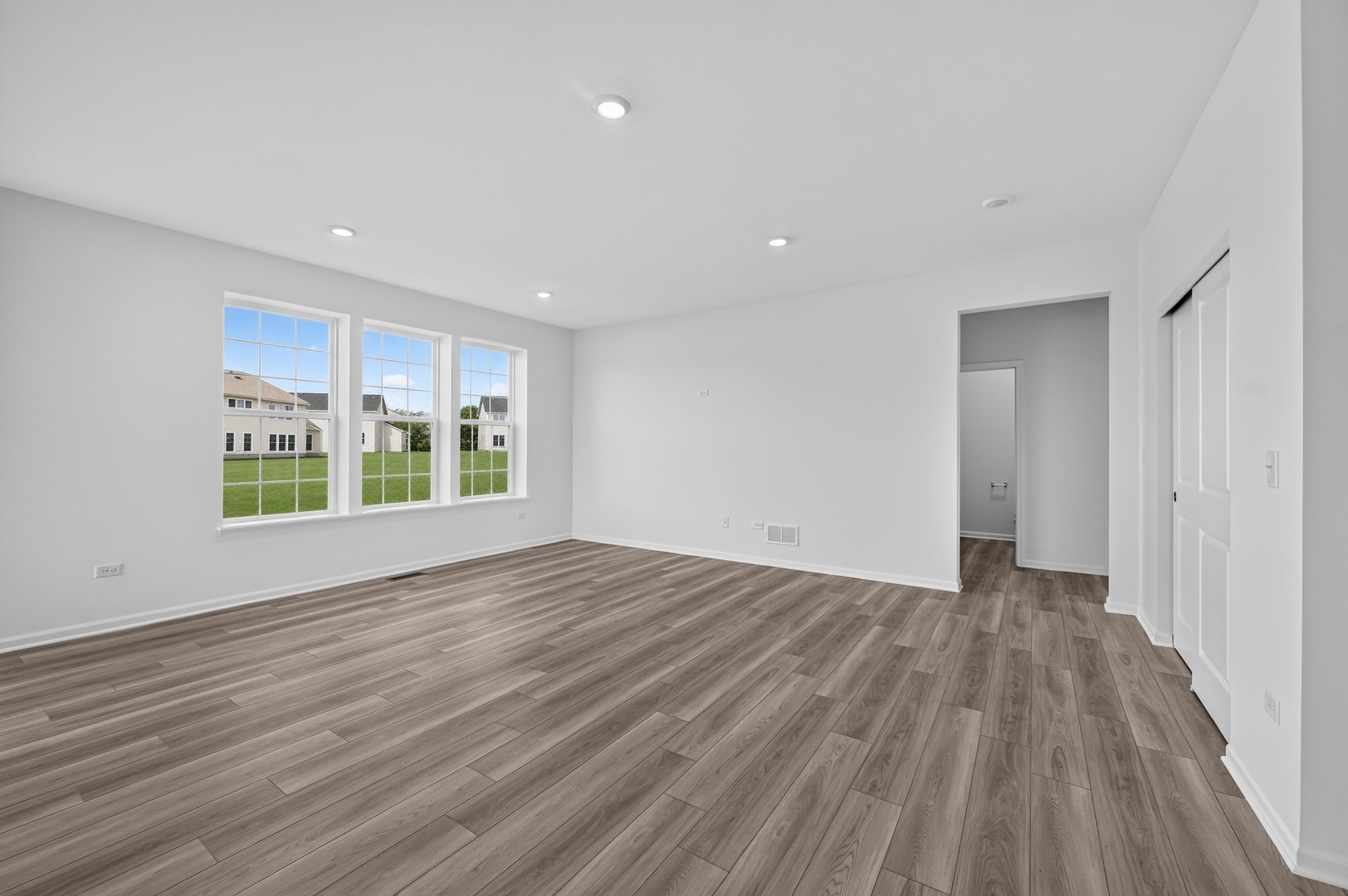 565 Arye Drive, Elgin, IL 60124 565 Arye Drive, Elgin, IL 60124