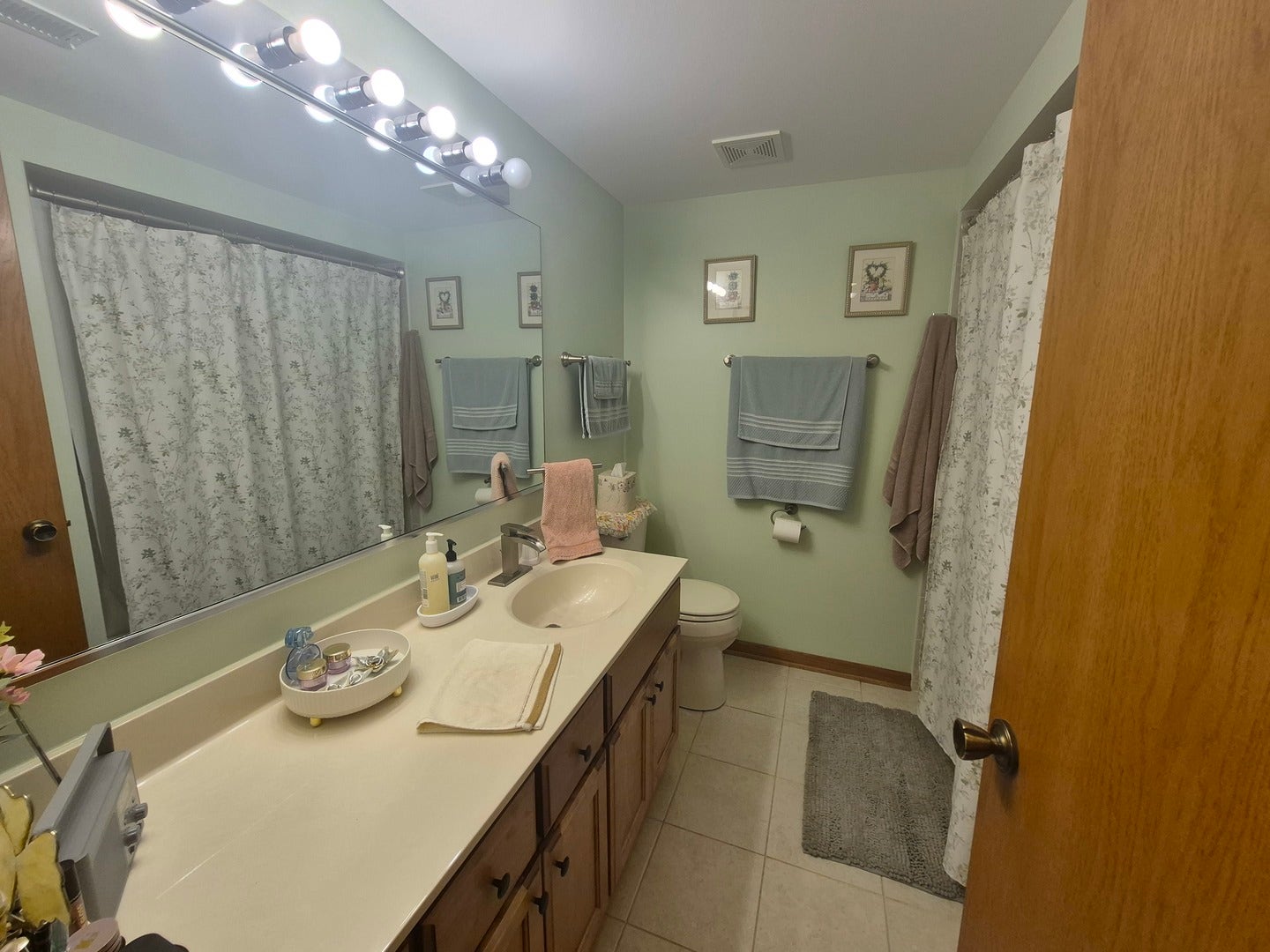 17806 Bernard Drive, #2B, Orland Park, IL 60467 17806 Bernard Drive, #2B, Orland Park, IL 60467