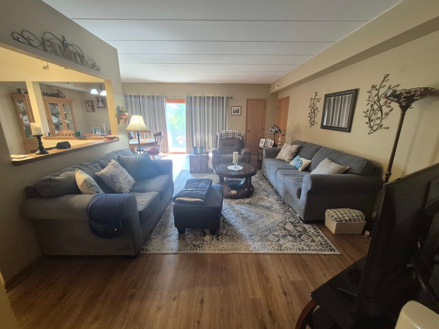 17806 Bernard Drive, #2B, Orland Park, IL 60467 17806 Bernard Drive, #2B, Orland Park, IL 60467