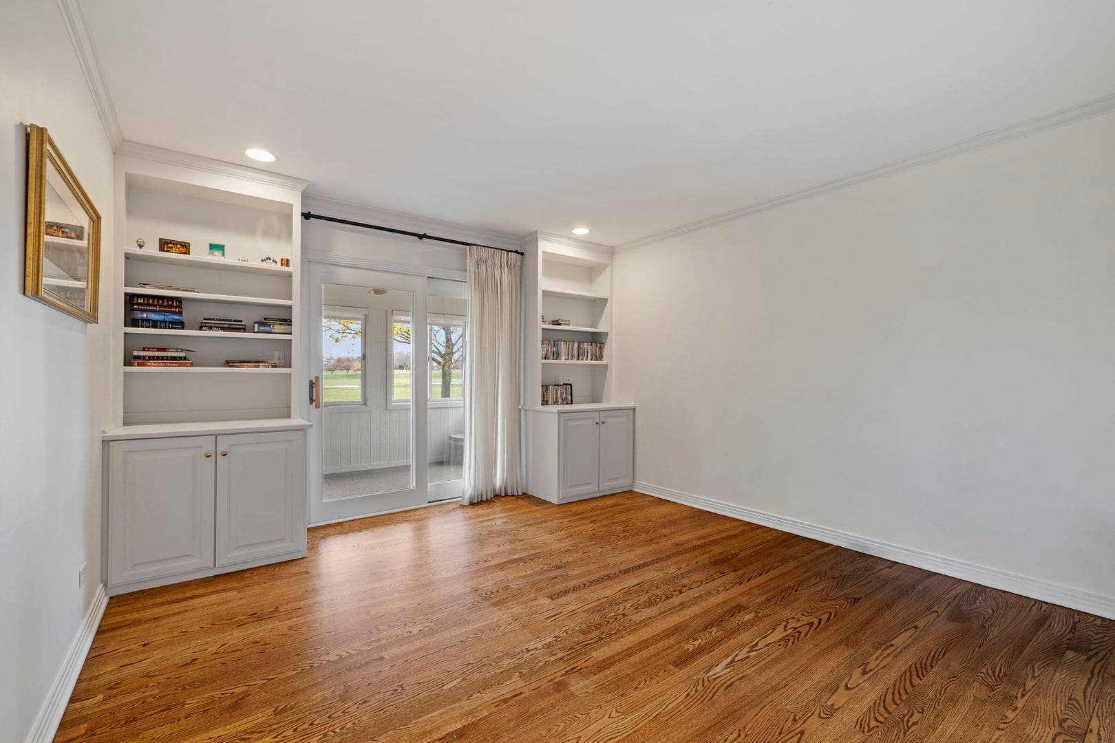 1319 Cranbrook Circle, Aurora, IL 60502 Could be Main Floor BR or Office. Doors lead to Su