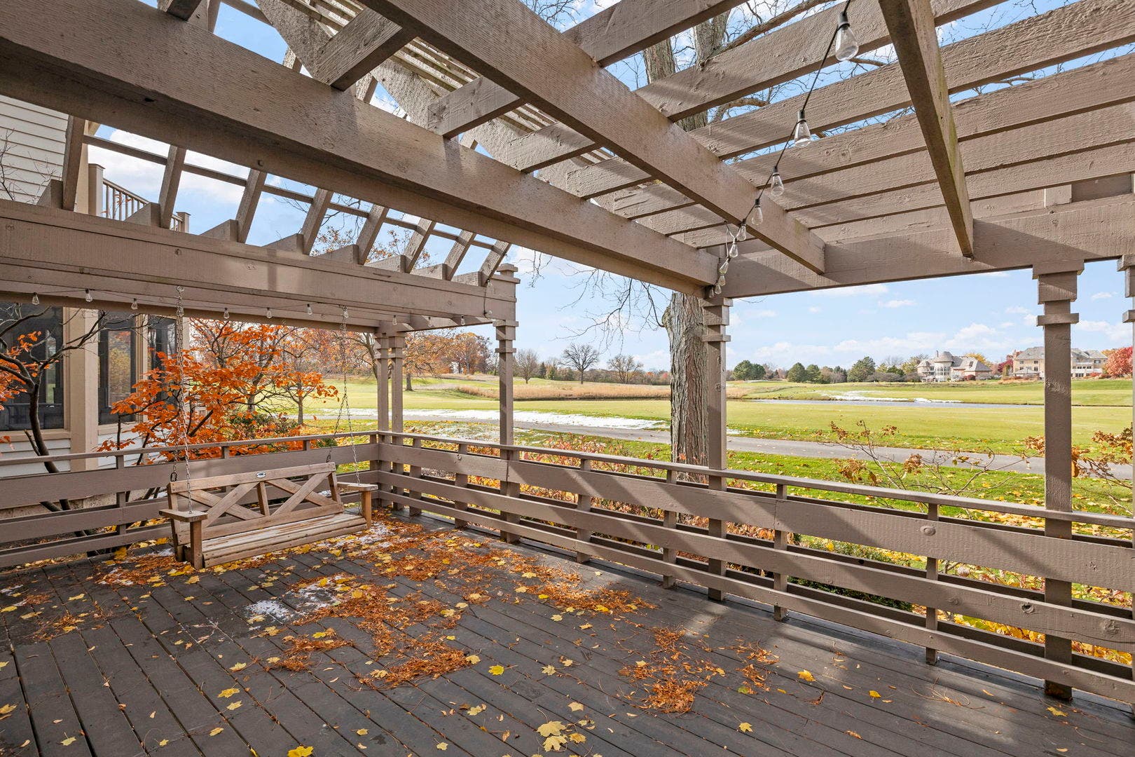 1319 Cranbrook Circle, Aurora, IL 60502 Swing Stays
