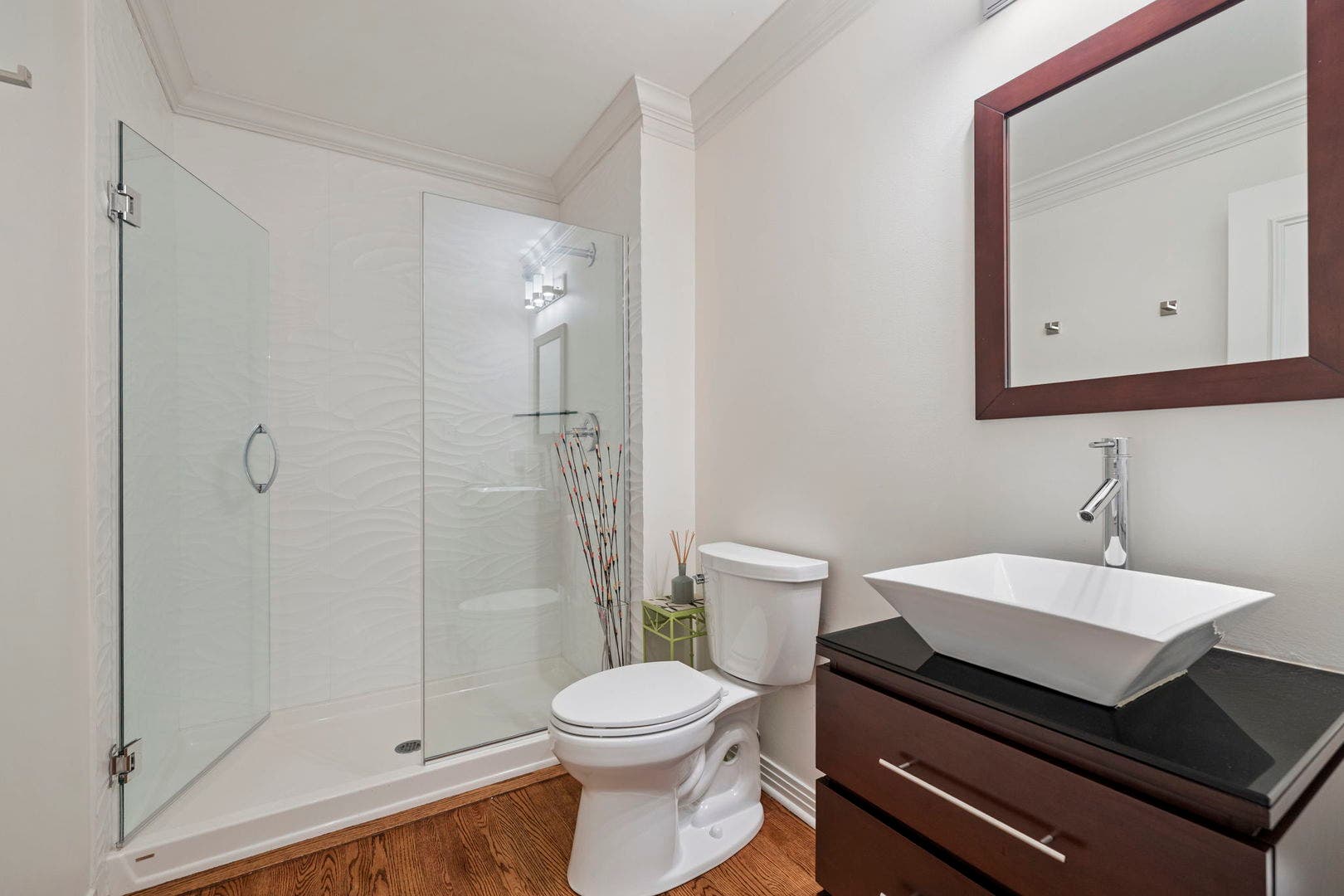 1319 Cranbrook Circle, Aurora, IL 60502 Full Bath on Main Floor