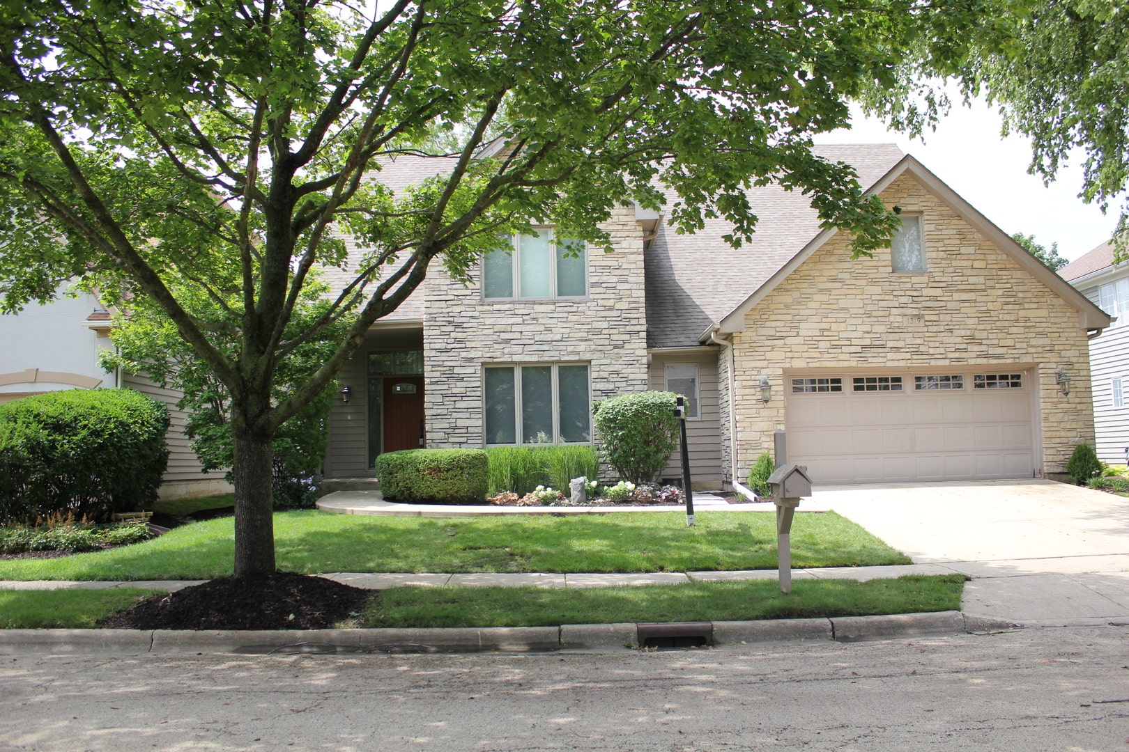 1319 Cranbrook Circle, Aurora, IL 60502 Brand new Landscaping