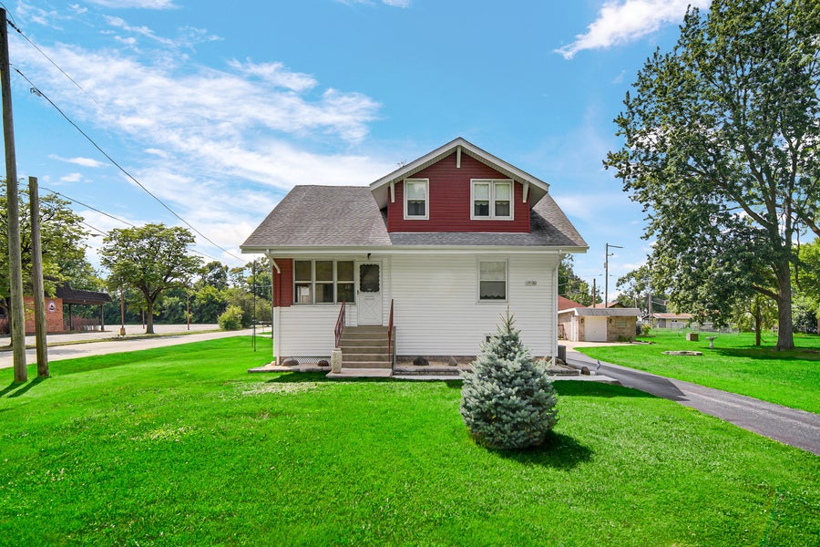 Property photo for 19580 Glenwood Road, Chicago Heights, IL