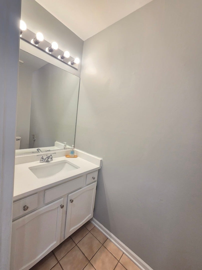 1839 Prentiss Drive, Downers Grove, IL 60516 1839 Prentiss Drive, Downers Grove, IL 60516