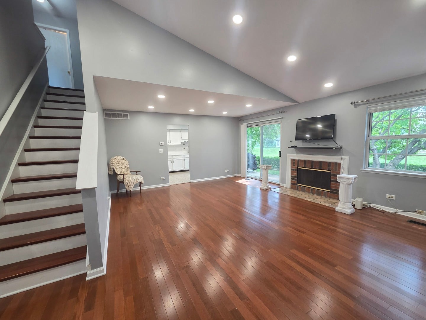 1839 Prentiss Drive, Downers Grove, IL 60516 1839 Prentiss Drive, Downers Grove, IL 60516