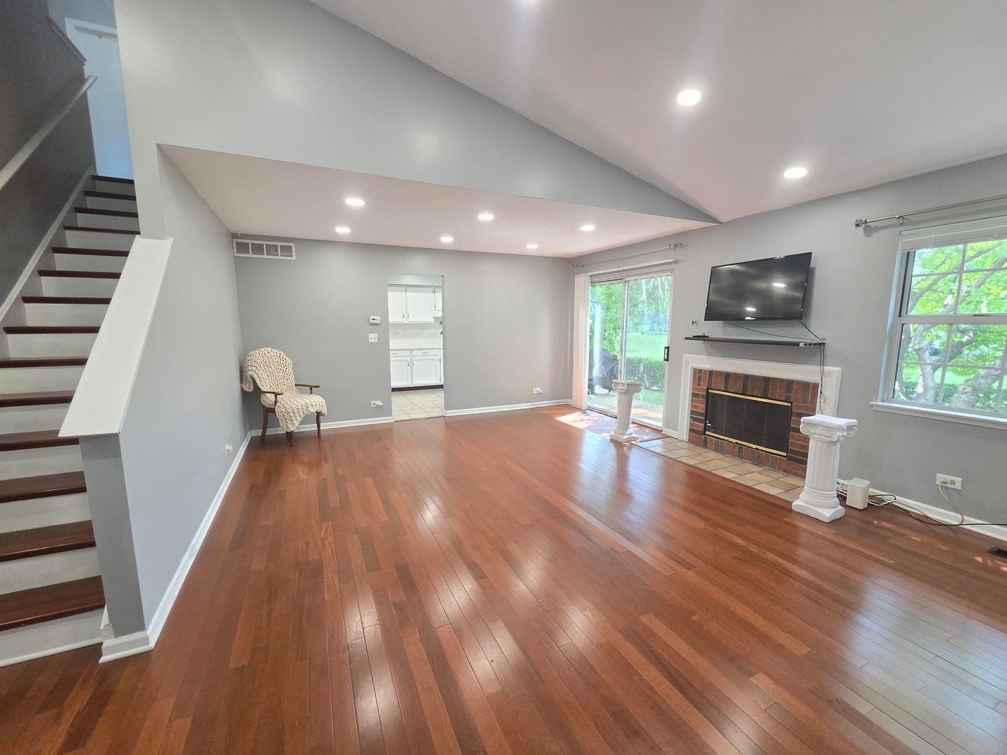 1839 Prentiss Drive, Downers Grove, IL 60516 1839 Prentiss Drive, Downers Grove, IL 60516