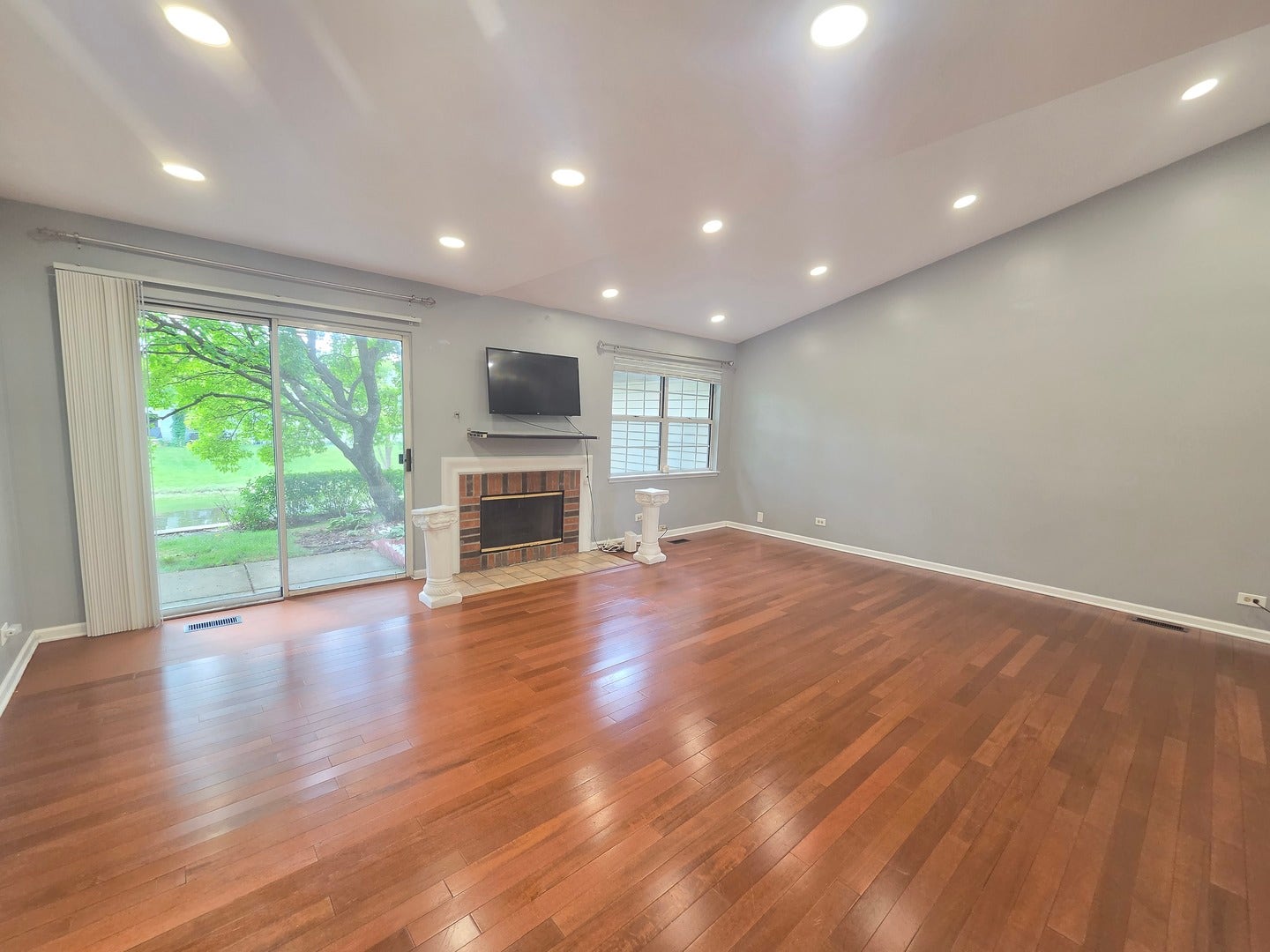 1839 Prentiss Drive, Downers Grove, IL 60516 1839 Prentiss Drive, Downers Grove, IL 60516
