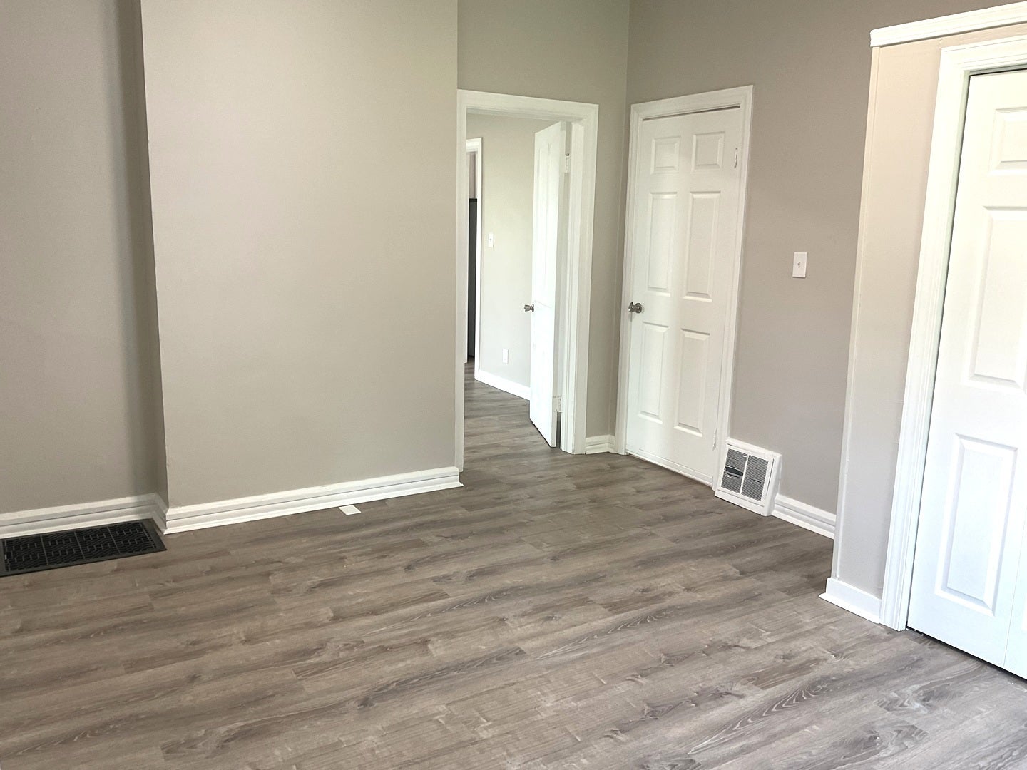451 W New York Street, #1, Aurora, IL 60506