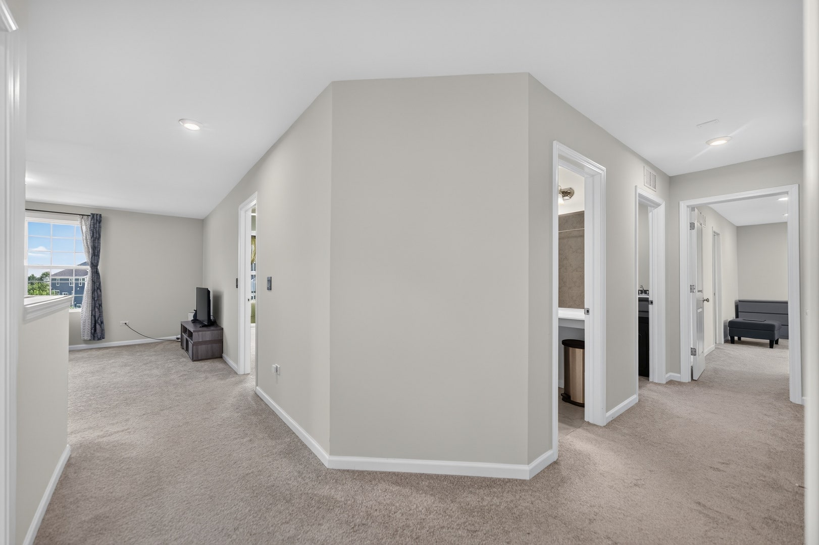 3667 Peregrine Way, Elgin, IL 60124 3667 Peregrine Way, Elgin, IL 60124