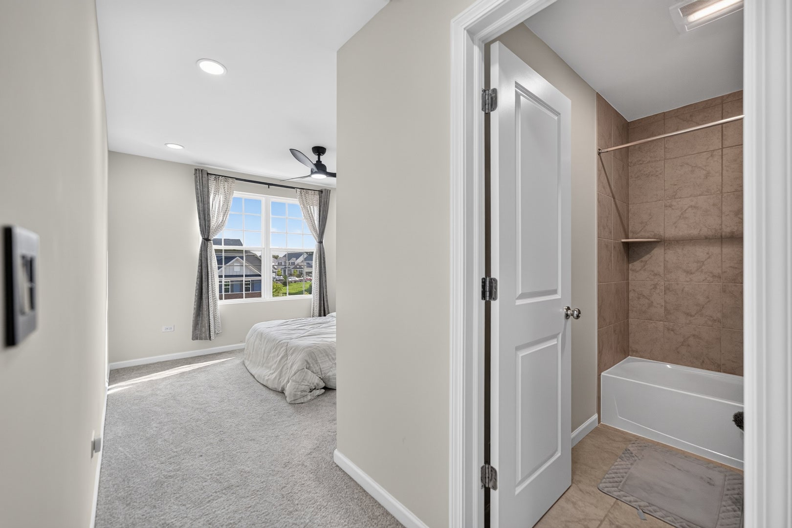 3667 Peregrine Way, Elgin, IL 60124 3667 Peregrine Way, Elgin, IL 60124