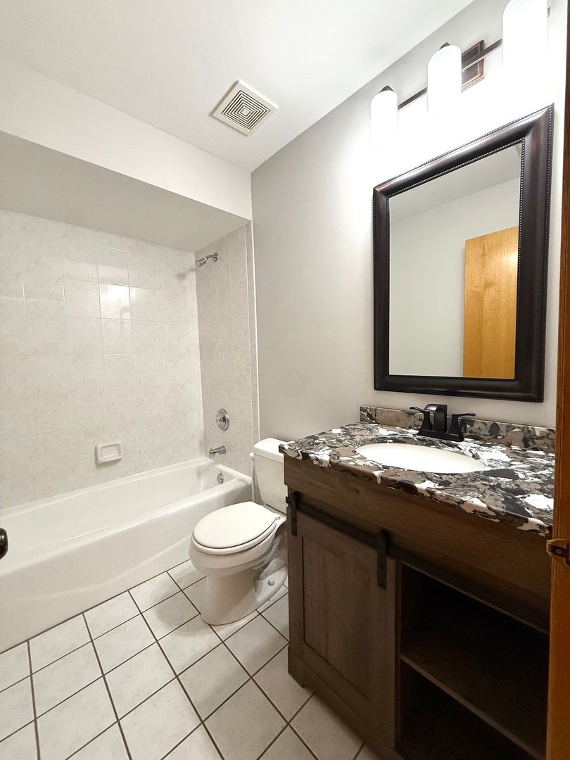 7700 Northfield Lane, Tinley Park, IL 60487 7700 Northfield Lane, Tinley Park, IL 60487
