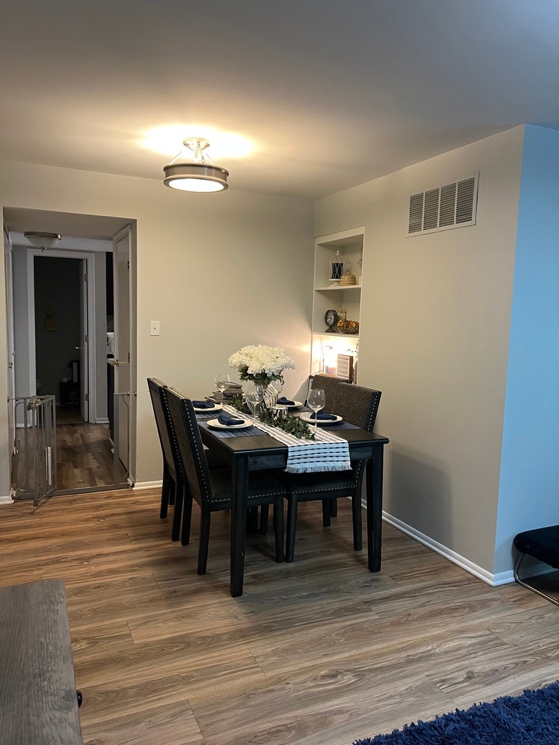 7346 Country Creek Way, #8, Downers Grove, IL 60516 7346 Country Creek Way, #8, Downers Grove, IL 60516
