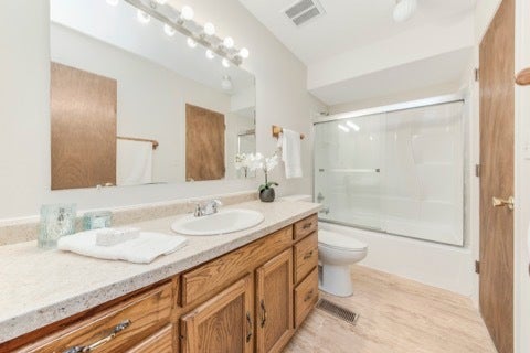 7346 Country Creek Way, #8, Downers Grove, IL 60516 7346 Country Creek Way, #8, Downers Grove, IL 60516