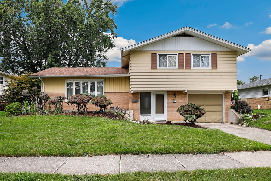 Property photo for 5746 Vine Street, Oak Forest, IL