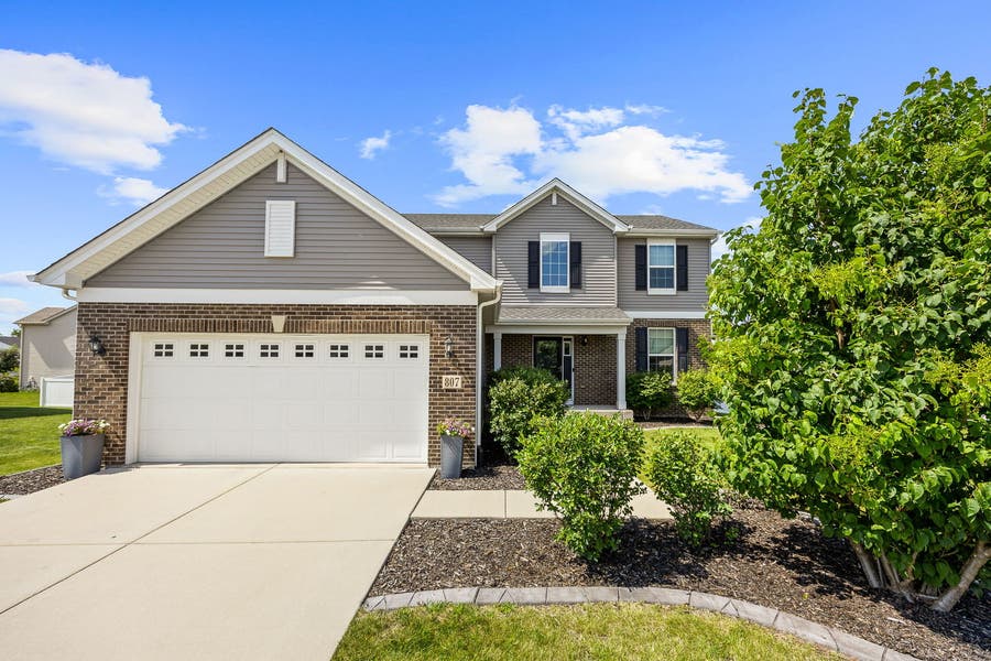 Property photo for 807 High Grove Drive, Minooka, IL