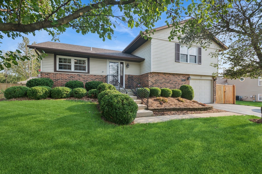 Property photo for 8227 W Orchard Drive, Frankfort, IL