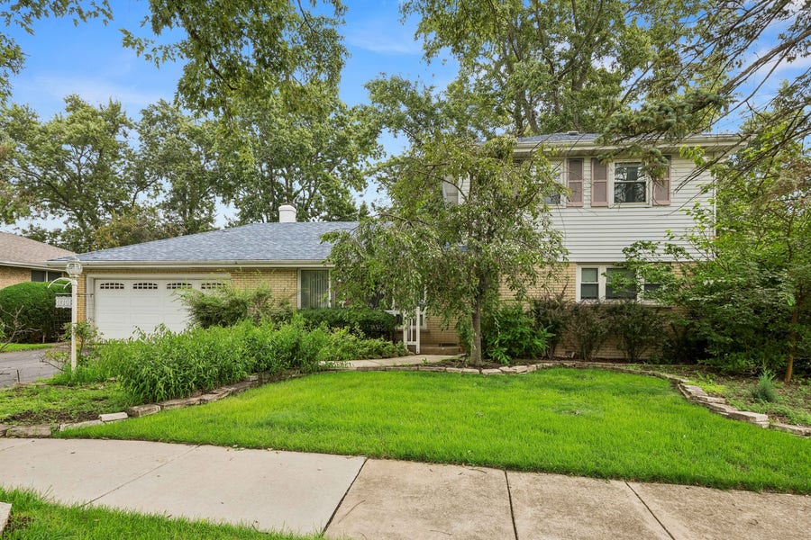 Property photo for 11301 S Westwood Drive, Palos Hills, IL