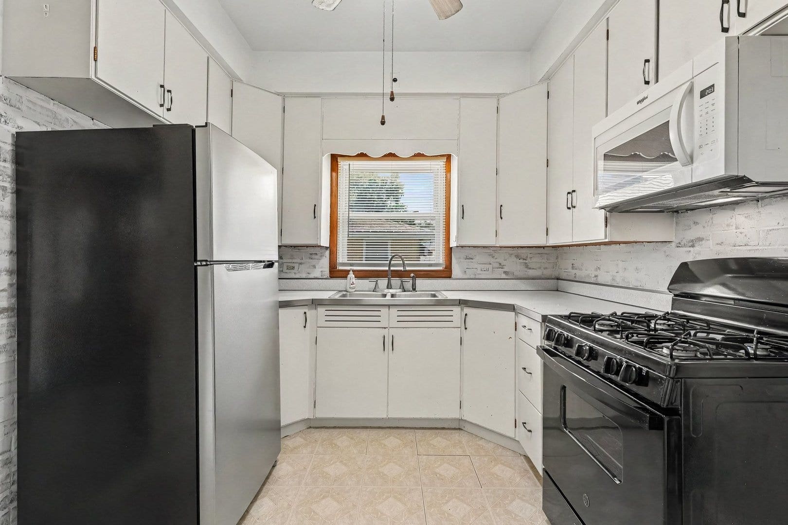 1215 Wilcox Street, Joliet, IL 60435