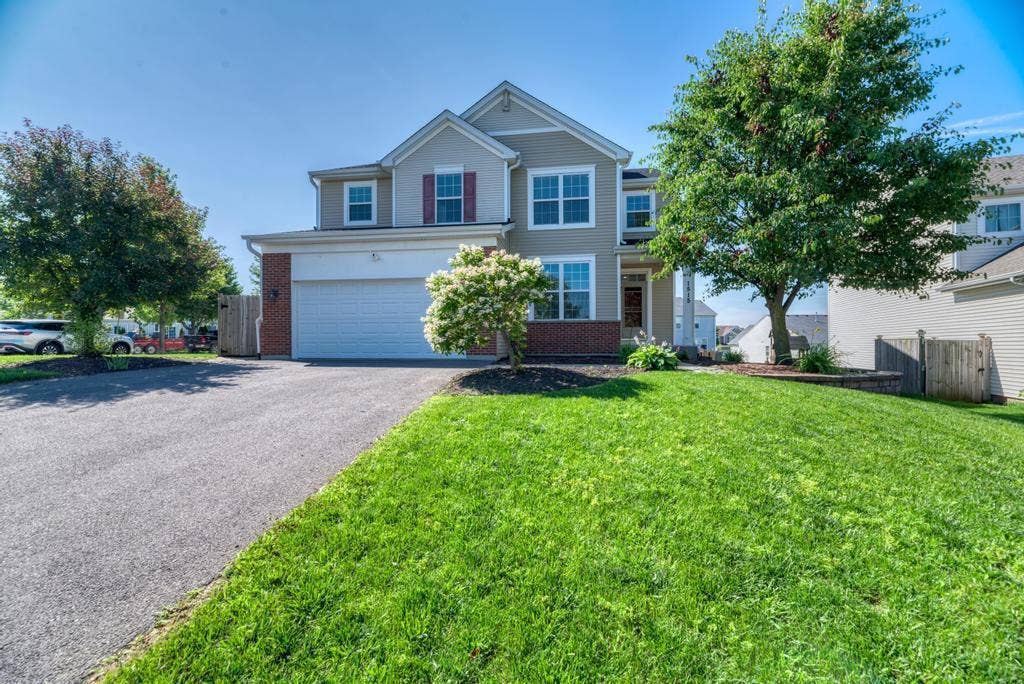 1515 Elysium Drive, Minooka, IL 60447 1515 Elysium Drive, Minooka, IL 60447