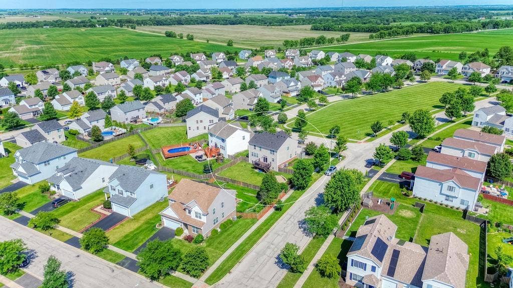 1515 Elysium Drive, Minooka, IL 60447 1515 Elysium Drive, Minooka, IL 60447