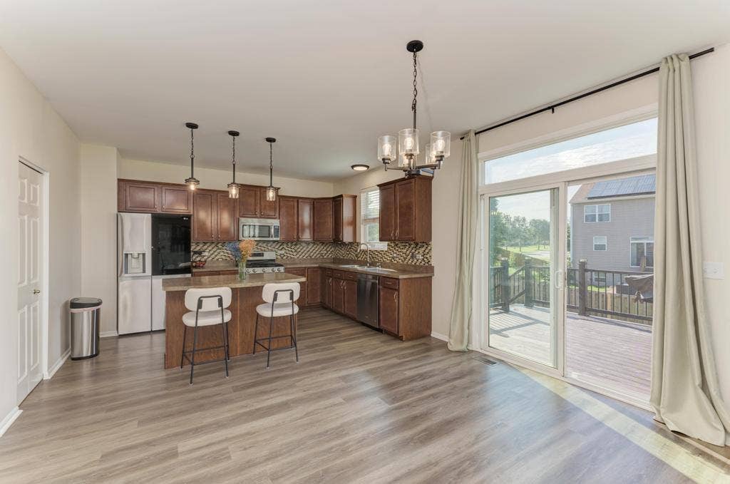 1515 Elysium Drive, Minooka, IL 60447 1515 Elysium Drive, Minooka, IL 60447