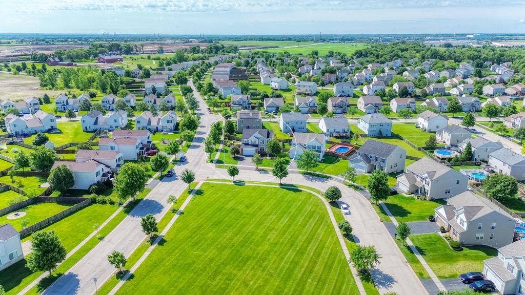 1515 Elysium Drive, Minooka, IL 60447 1515 Elysium Drive, Minooka, IL 60447