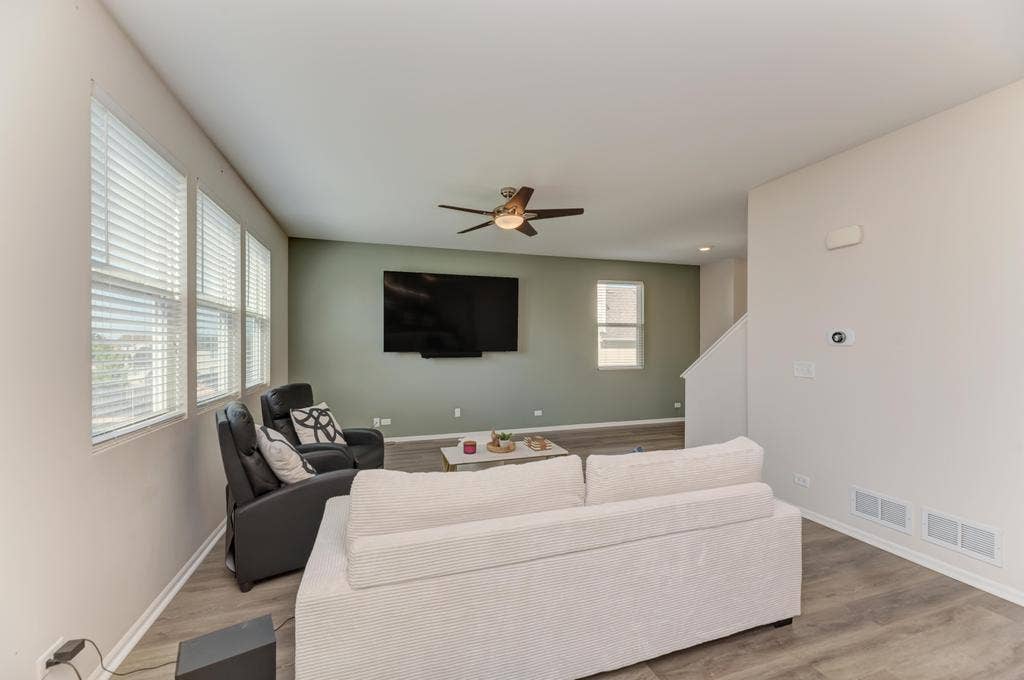 1515 Elysium Drive, Minooka, IL 60447 1515 Elysium Drive, Minooka, IL 60447