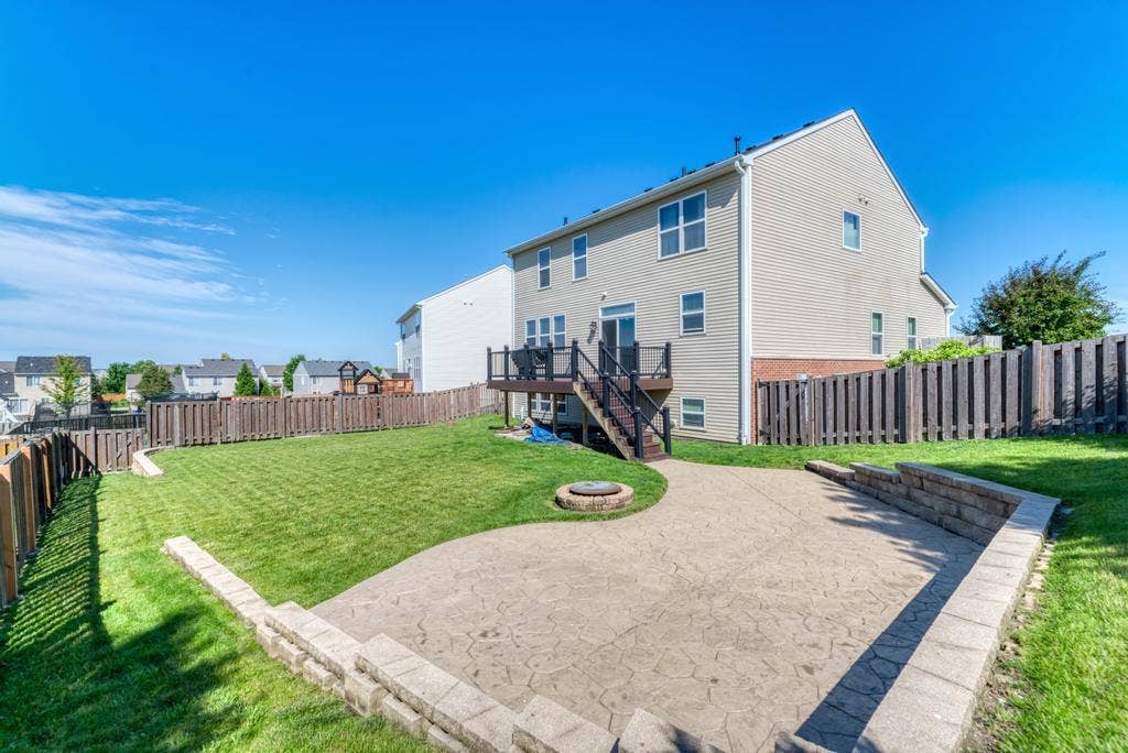 1515 Elysium Drive, Minooka, IL 60447 1515 Elysium Drive, Minooka, IL 60447