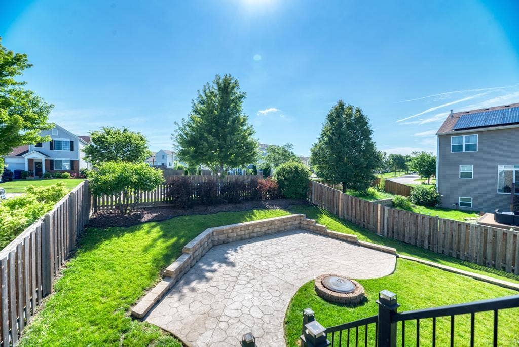 1515 Elysium Drive, Minooka, IL 60447 1515 Elysium Drive, Minooka, IL 60447