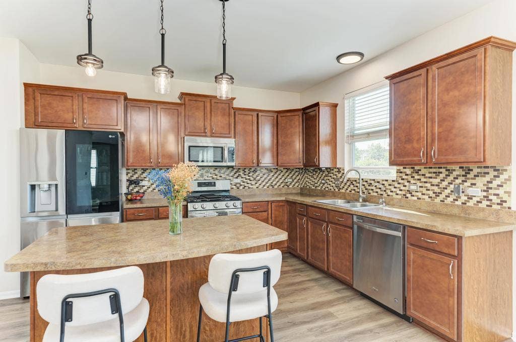 1515 Elysium Drive, Minooka, IL 60447 1515 Elysium Drive, Minooka, IL 60447