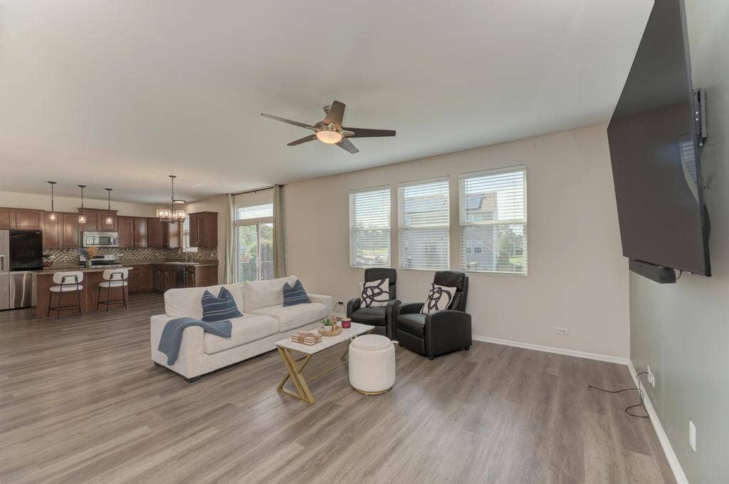 1515 Elysium Drive, Minooka, IL 60447 1515 Elysium Drive, Minooka, IL 60447
