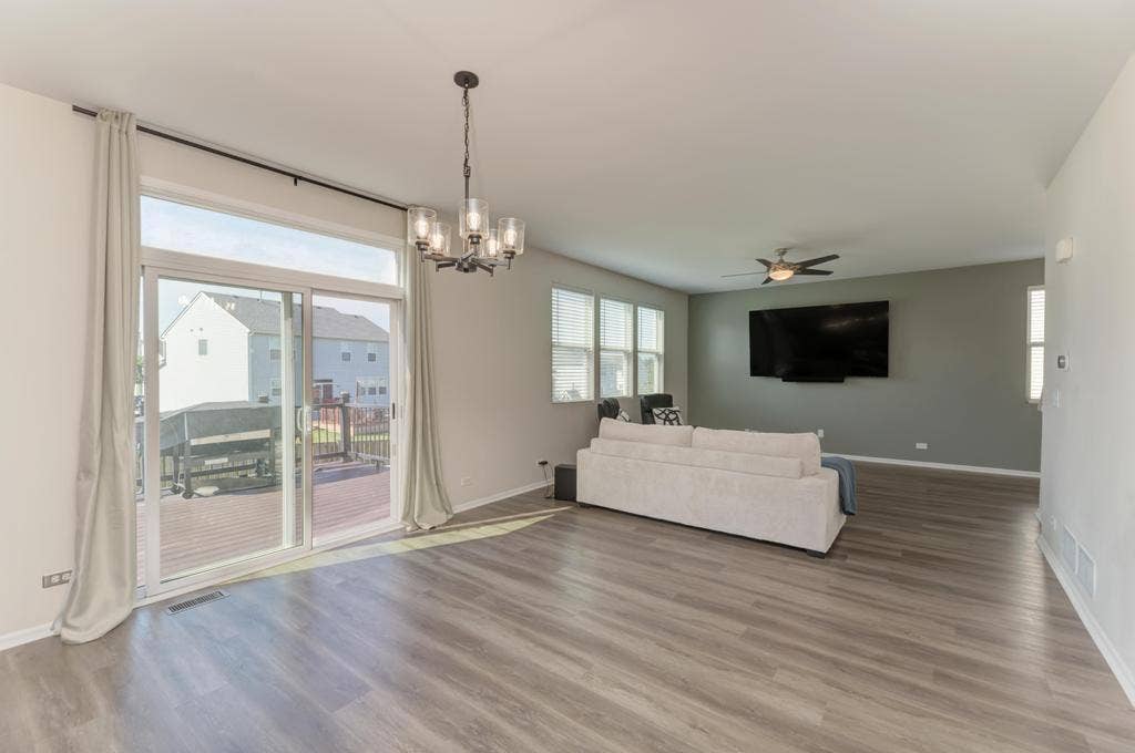 1515 Elysium Drive, Minooka, IL 60447 1515 Elysium Drive, Minooka, IL 60447