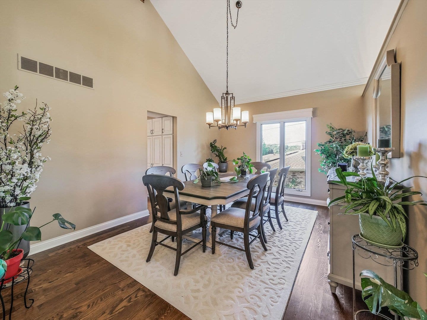 305 N Dale Avenue, McHenry, IL 60050