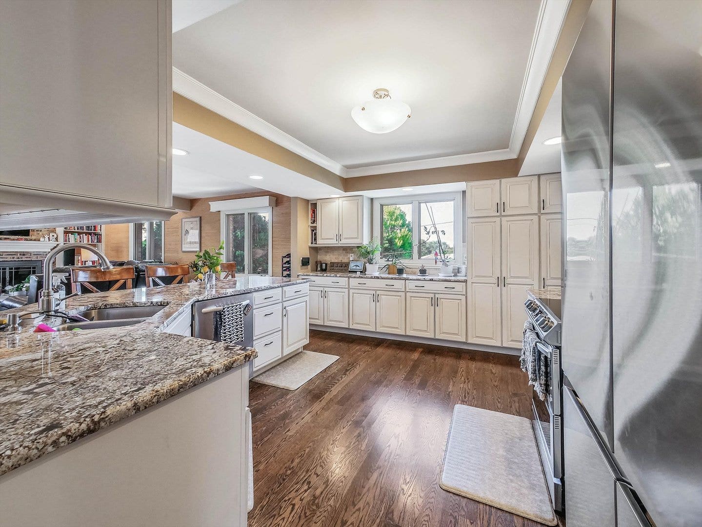 305 N Dale Avenue, McHenry, IL 60050