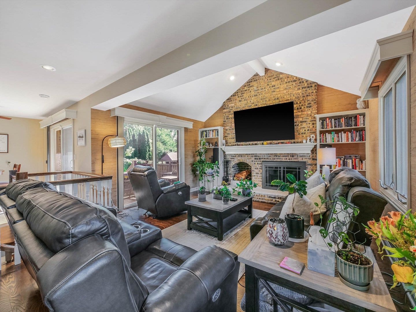 305 N Dale Avenue, McHenry, IL 60050